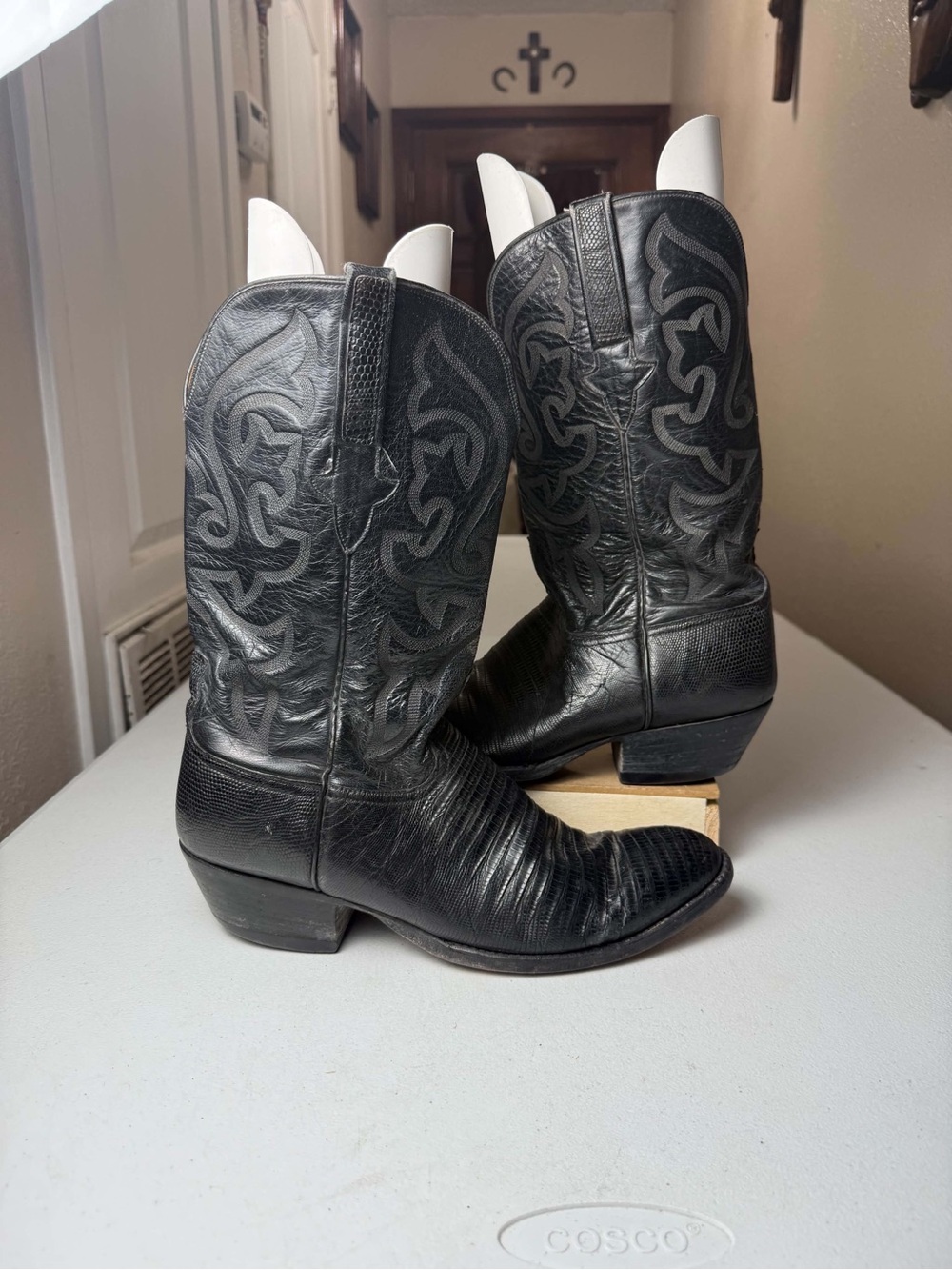 Damage classic black Lucchese lizard boots Sz 11.5